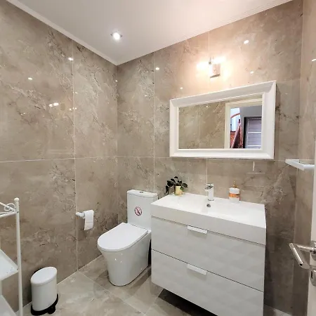 Lovely 4bedroom Townhouse Apartament