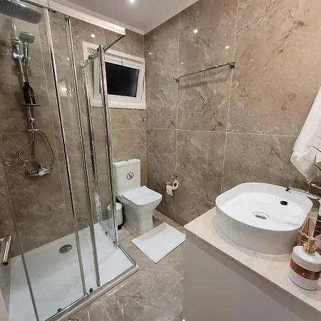 Lovely 4bedroom Townhouse Apartment *