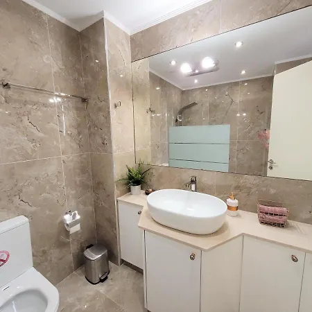 Apartment Lovely 4bedroom Townhouse