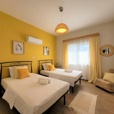Lovely 4bedroom Townhouse Apartment *